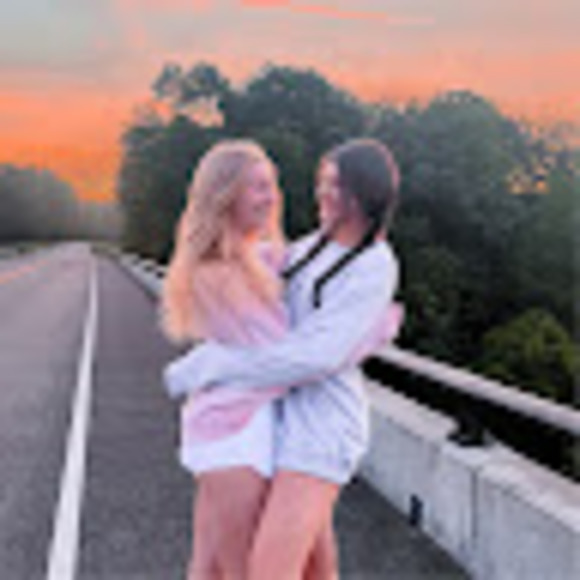 Meet your Posher, Ava - Picture 1 of 1